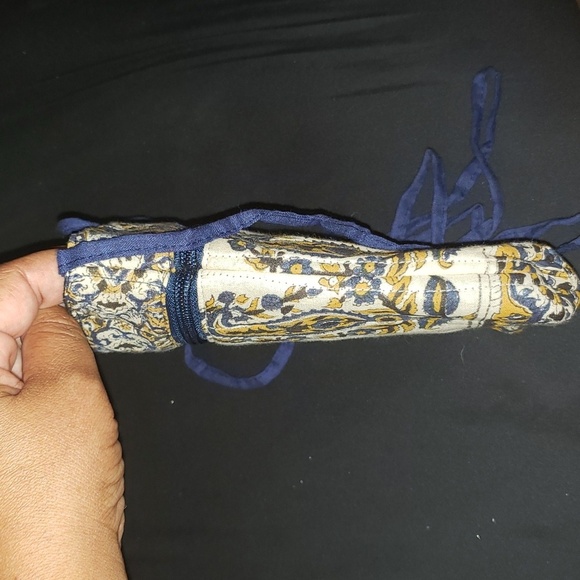 NWOT- Crossbody Cotton Purse/ Cell Phone Bag. 2 Zippers. Stadium Size. - Picture 3 of 6